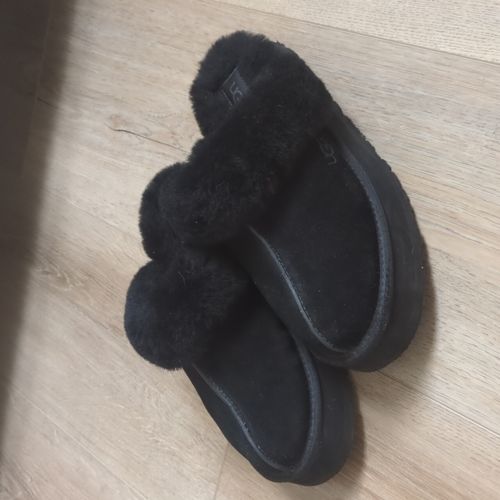 UGG Black Fluffy Slippers Size 8